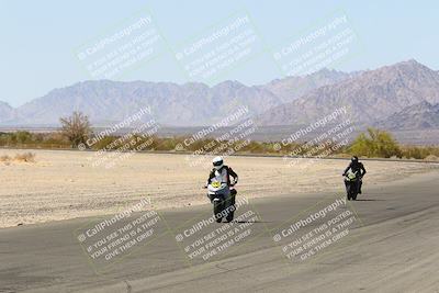 media/Apr-17-2022-CVMA (Sun) [[f474cfa795]]/Race 14 500 Supersport-350 Supersport (Holeshot)/